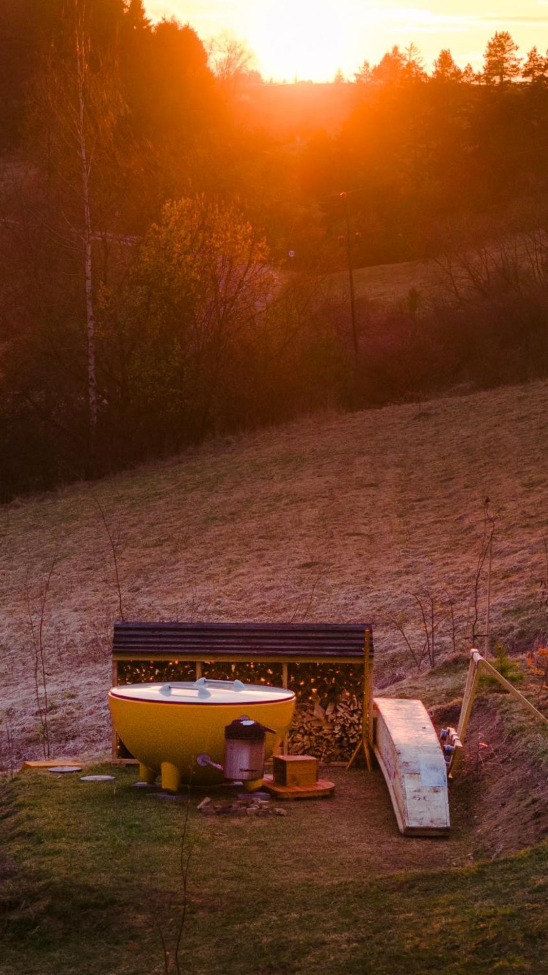 Houten Vakantiewoning "Reisnaarpolen" Royaal Ontbijt, Sauna En Hottub Czarna Góra Exterior foto